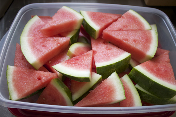 how to cut watermelon in triangles Watermelon triangles cutting watermelons