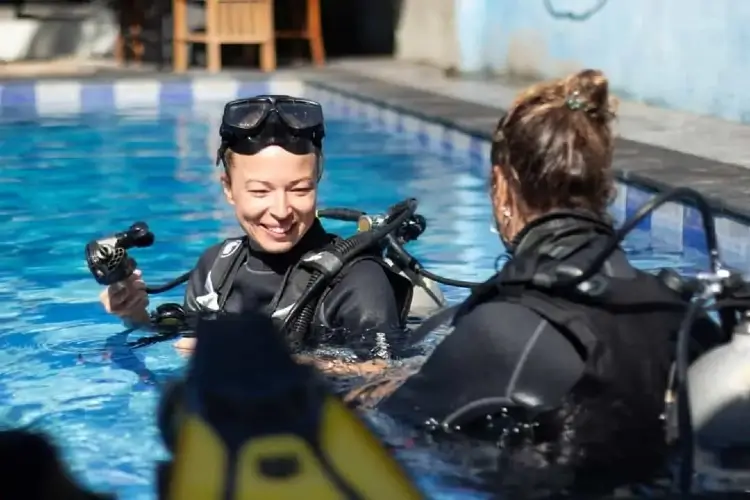 how to get scuba certified Scuba diving