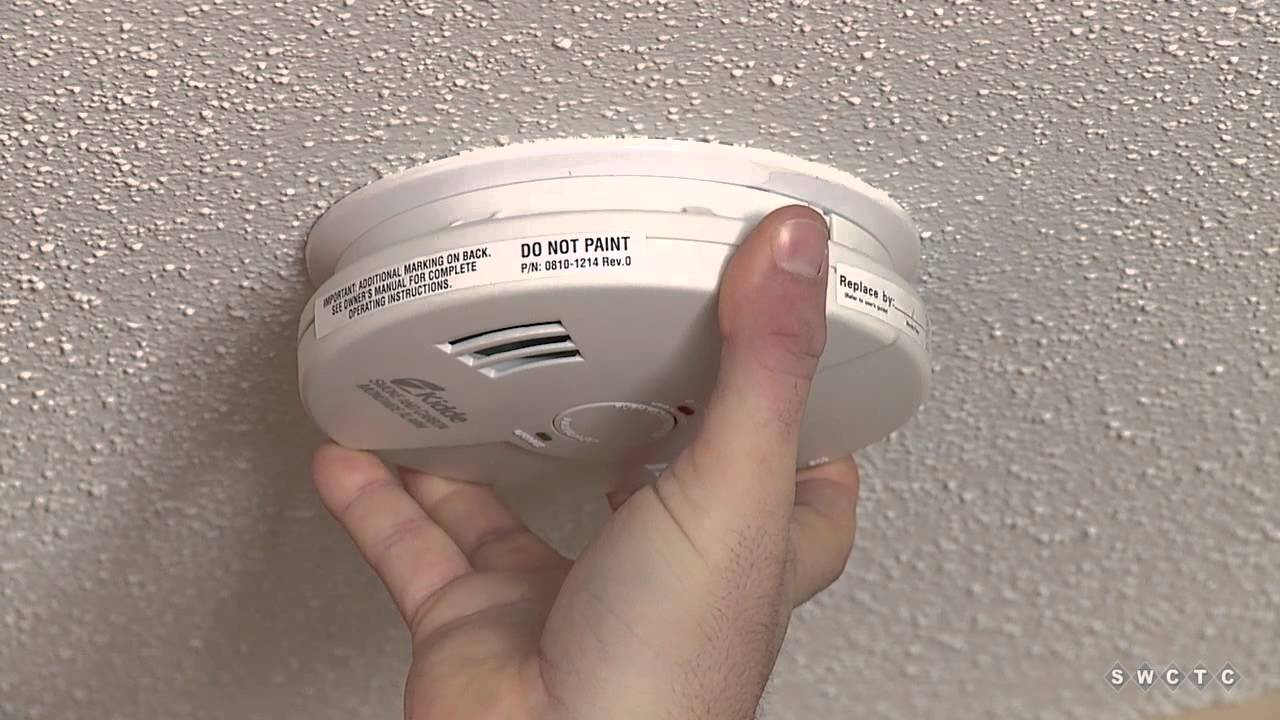 how to change smoke detector battery first alert Smoke battery detector alarm alert first replace fix problems long installation