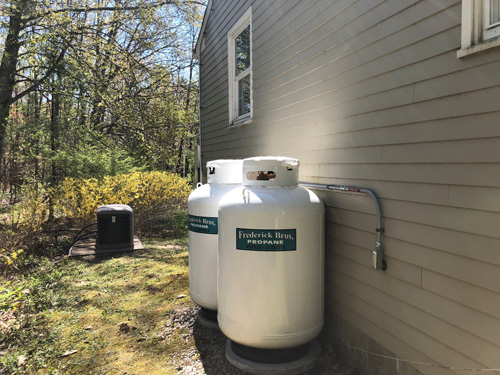 how much does it cost to fill a propane tank How much does it cost to fill a 20 lb propane tank?