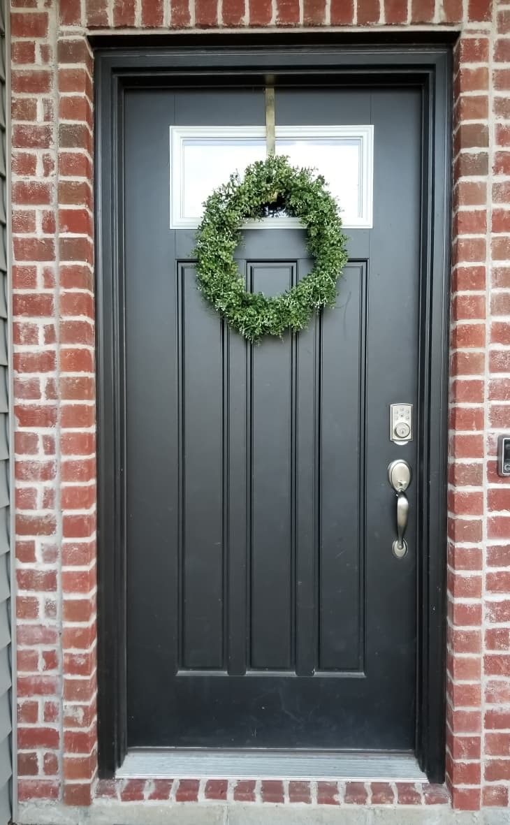 how to hang the wreath on the door How to hang a wreath on a glass door. among those who celebrate