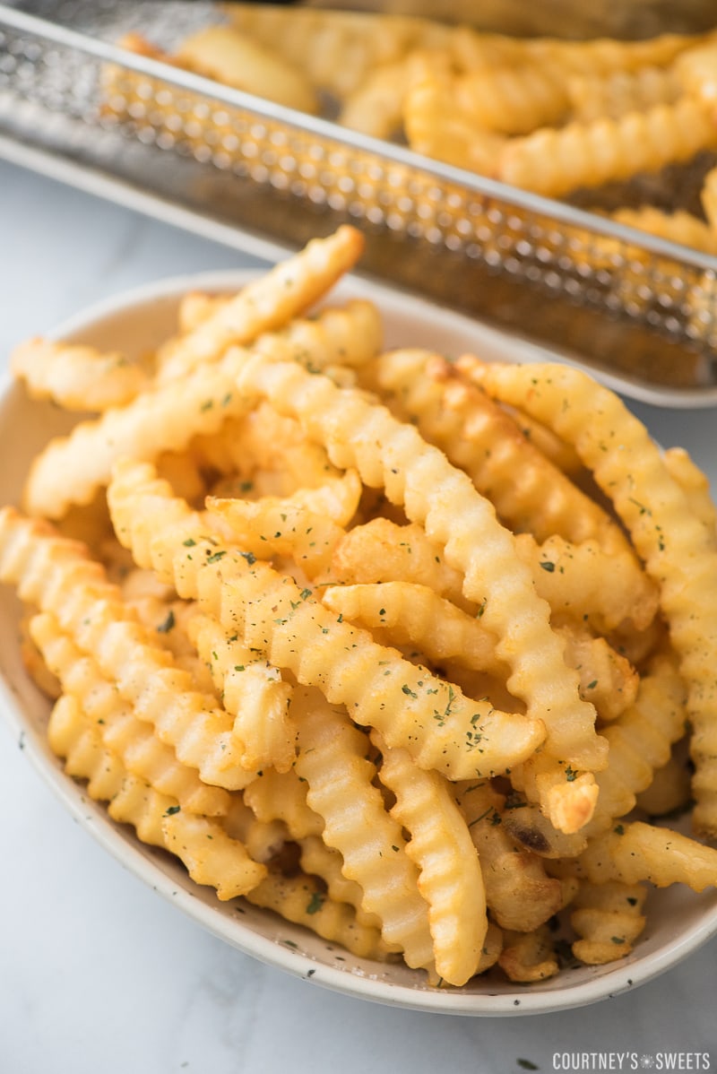 how to cook frozen french fries in air fryer Fryer fries crispy basket