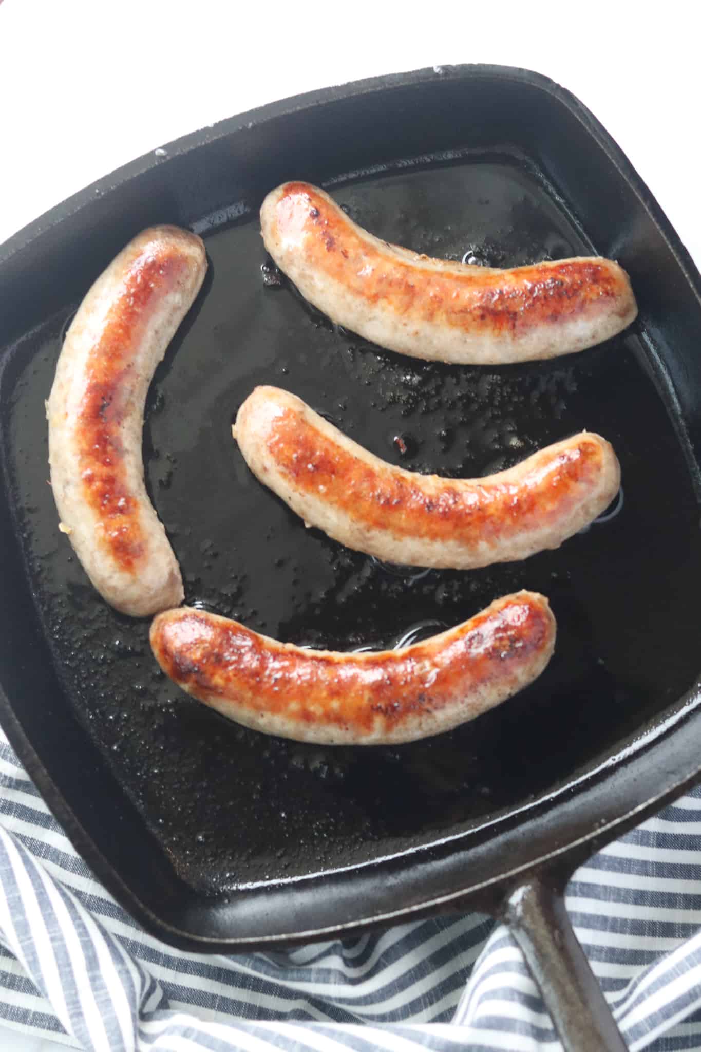 How Long to Boil Brats (+Beer Boiled Brats Recipe) - Luv68