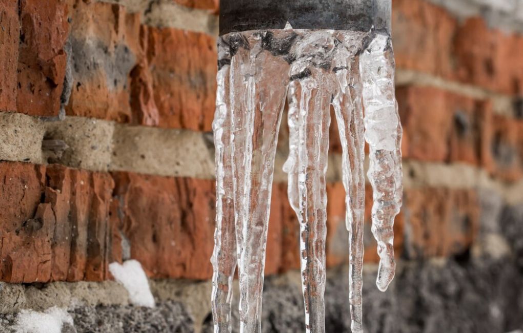 how to keep pipes from freezing without heat How to keep pipes from freezing