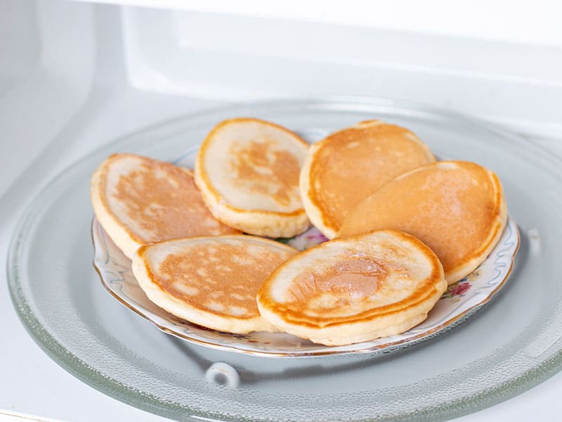 how to keep pancakes warm How to keep pancakes warm (3 simple ways)