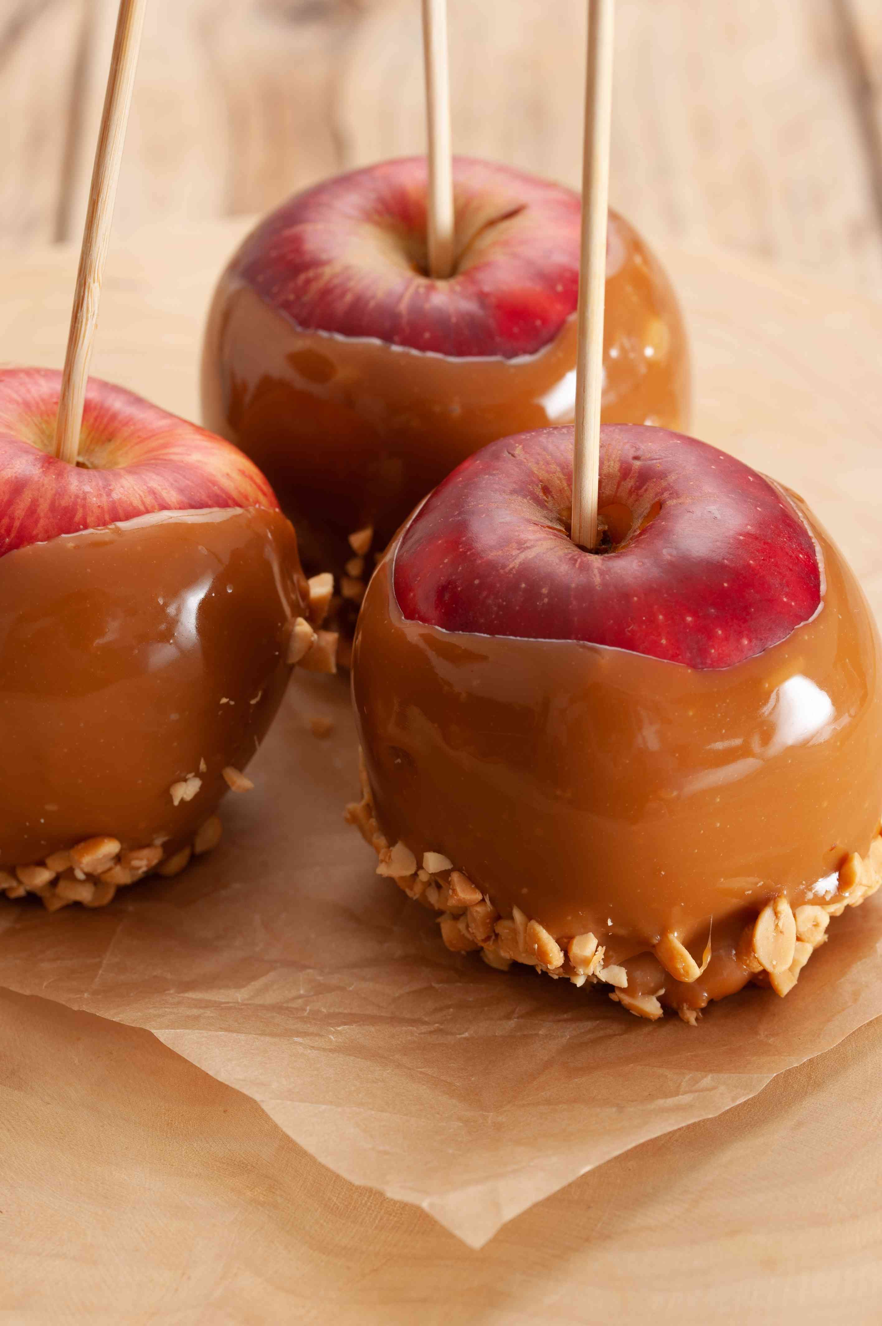 Learn How to Make Homemade Caramel Apples | Recipe | Caramel apples