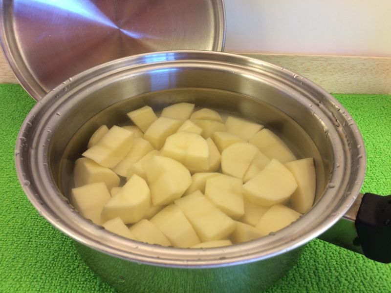 how to keep cut potatoes from turning brown How to keep cut potatoes from turning brown