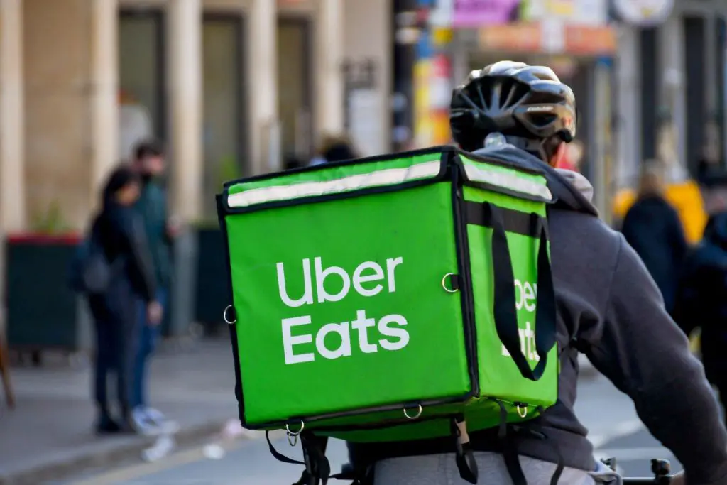 how much to tip uber eats A guide on uber eats tips: should you tip & how much?